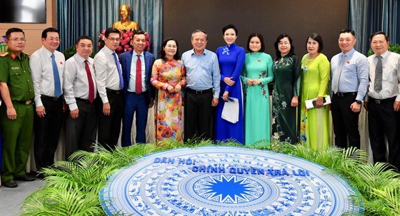 Chủ tịch HĐND TPHCM Nguyễn Thị Lệ cùng các đại biểu dự chương trình Dân hỏi- Chính quyền trả lời. Ảnh: VIỆT DŨNG
