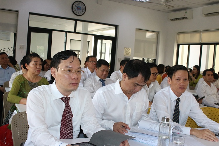 Toàn thể Hội nghị