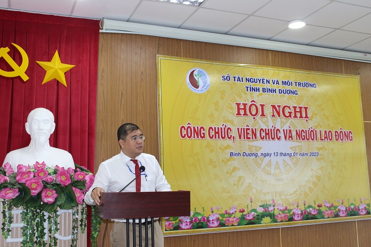 Ông Nguyễn Thế Tùng Lâm - Chi cục môi trường báo cáo tại Hội nghị