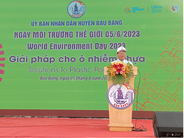 Ông Nguyễn Văn Thương - Phó Chủ tịch UBND huyện Bàu Bàng phát biểu tại Ngày hội Môi trường