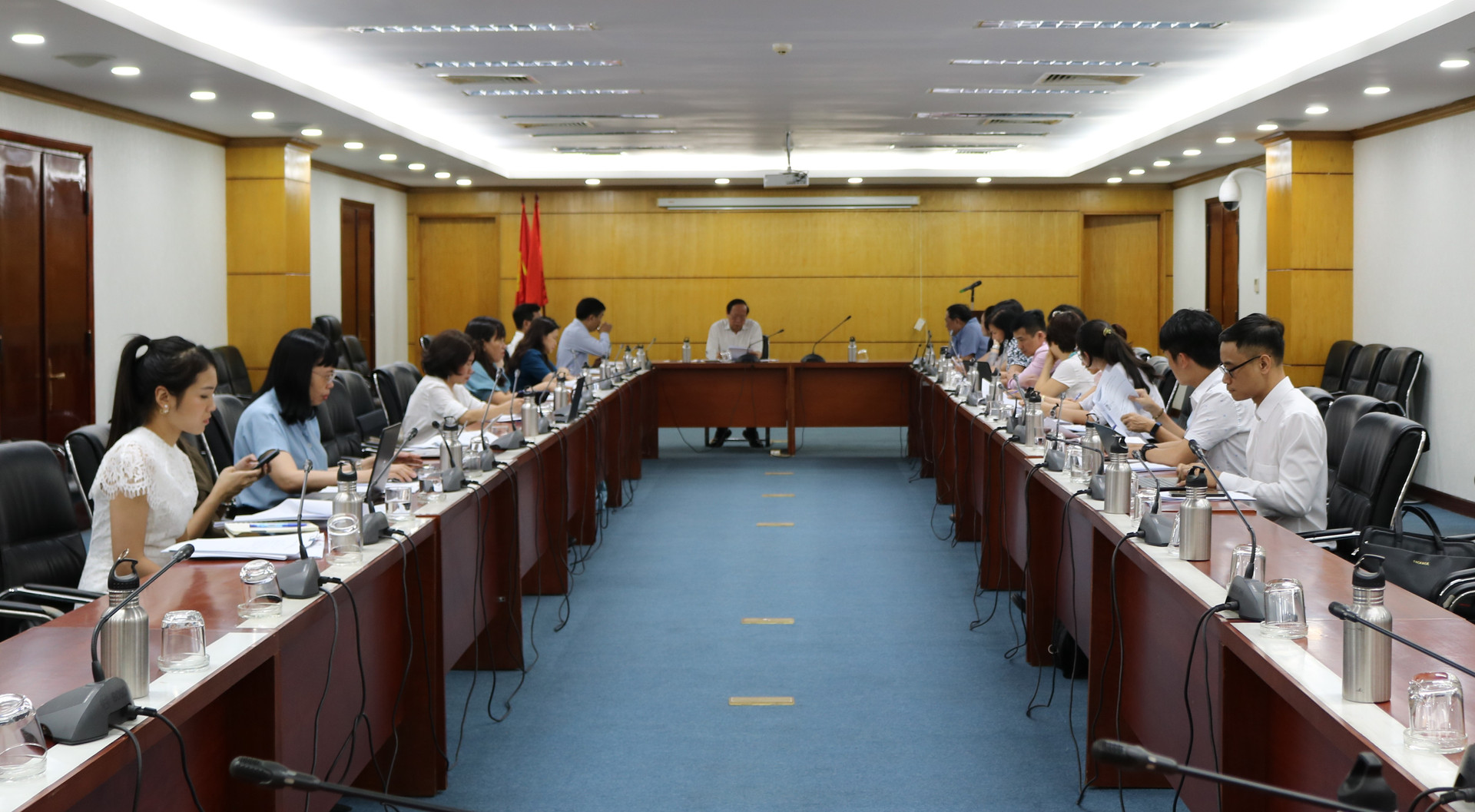 Các đại biểu tham gia cuộc họp