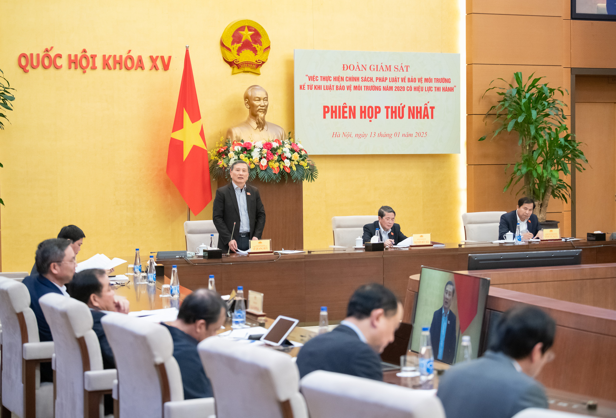 Chủ nhiệm Ủy ban Khoa học, Công nghệ và Môi trường Lê Quang Huy phát biểu tại Phiên họp