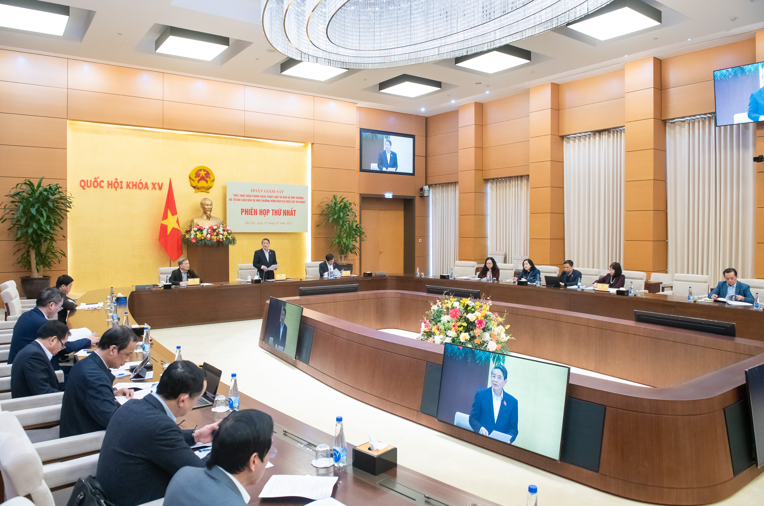 Toàn cảnh Phiên họp