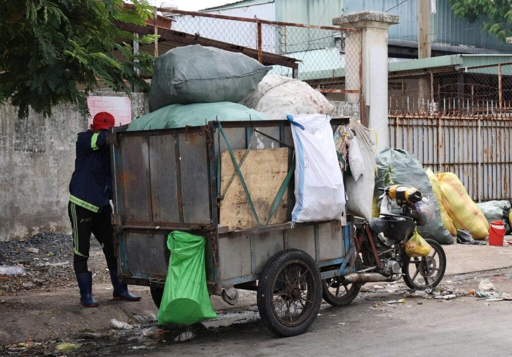 tphcm-go-vuong-quan-ly-chat-thai-ran-sau-sap-nhap-hanh-chinh-155342_739-162311