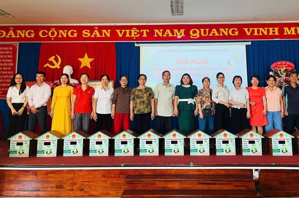 bai-5-ngoi-nha-pin-giup-bao-ve-dat-giu-sach-nguon-nuoc-210151_57-111214
