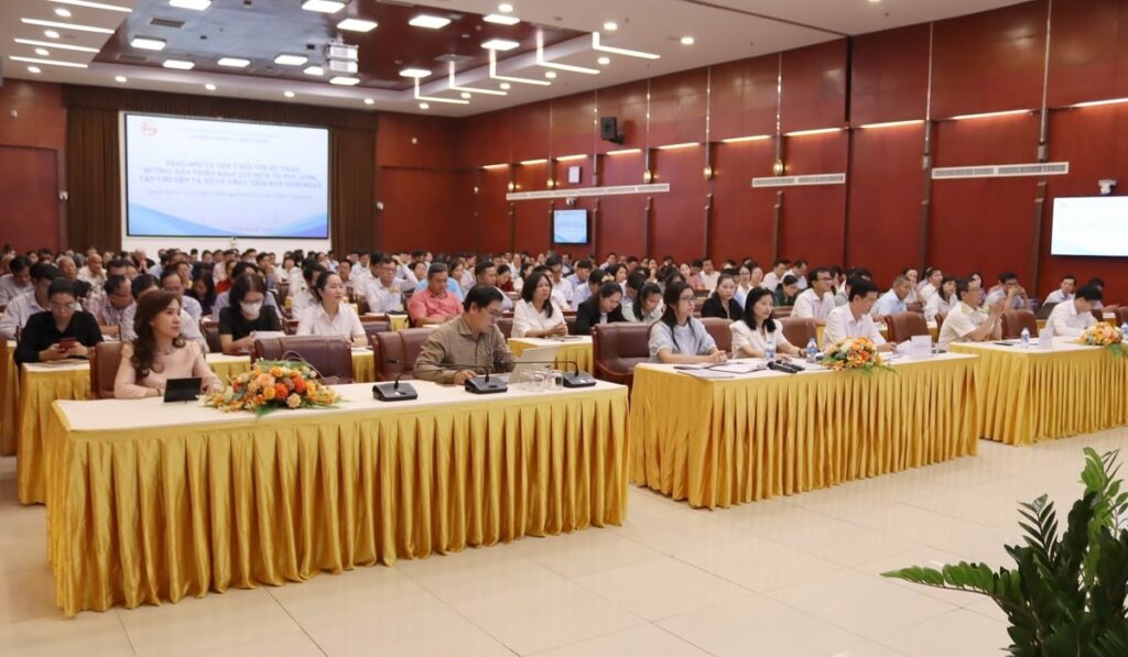 Khoảng 300 đại biểu đại diện các Sở, ngành, đơn vị có liên quan và các địa phương trên địa bàn TP.HCM tham dự Hội nghị. Ảnh: Tường Tú.