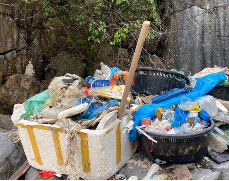 Rác thải nhựa từ hoạt động du lịch