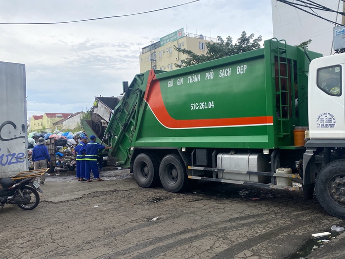 TPHCM: Cấp bách quy hoạch lại hệ thống trạm trung chuyển rác thải