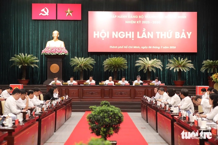 Các đại biểu tham dự hội nghị lần thứ 7, Ban Chấp hành Đảng bộ TP.HCM sáng 6-7 - Ảnh: HOÀNG TRIỀU