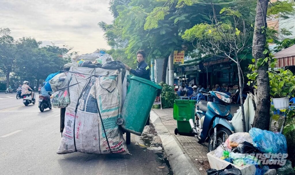 Chuyển đổi công nghệ xử lý rác không chỉ là xây dựng nhà máy mới, mà còn đòi hỏi thay đổi từ phân loại, thu gom đến đầu ra của sản phẩm và năng lượng. Ảnh: Lê Bình.